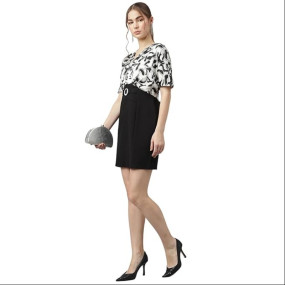 Women Black V-Neck Short Sleeves Printed Bodycon Dress for Casual Wear